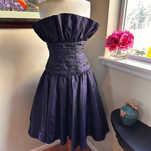 Midnight Blue 1980s Iridescent Taffeta Strapless Cocktail Dress Size 2-4 - Picture 11 of 16